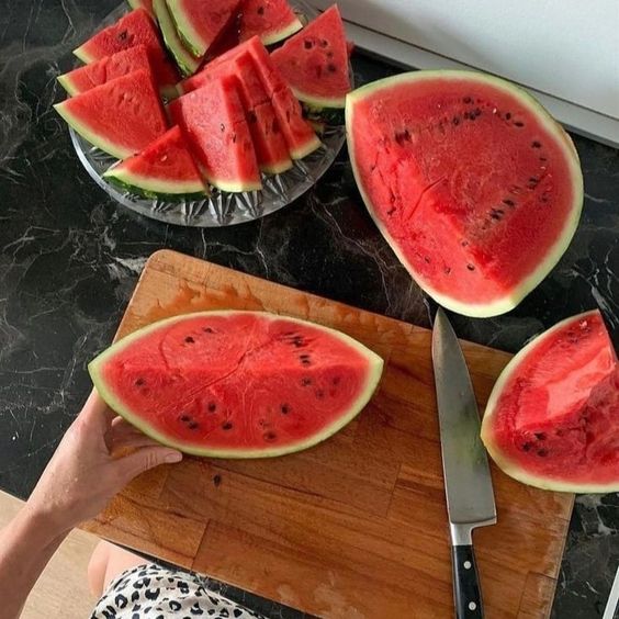 Việt Nam có 1 loại quả "kem chống nắng tự nhiên" vừa sạch vừa ngon: Biết dùng còn chữa say nắng, phòng ung thư và cực bổ máu - Ảnh 1.