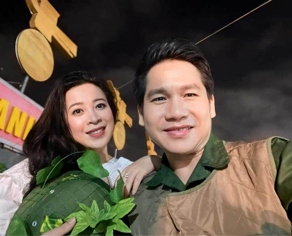 Việt Nam có 3 "ông hoàng nhạc đỏ" nổi đình đám: Người “lẻ bóng” trong cơ ngơi 10.000m2, người sống kín tiếng, viên mãn ở tuổi U60 - Ảnh 9.