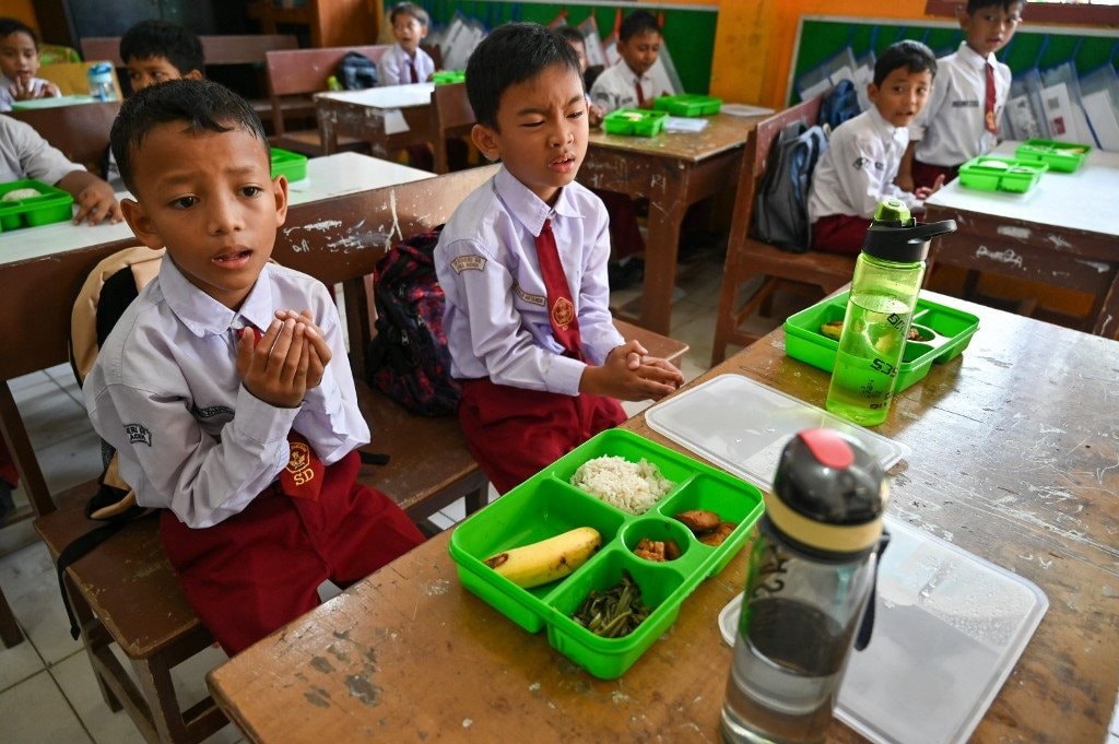 Hơn 33.000 học sinh ngộ độc thực phẩm vì bữa ăn học đường, cơ quan thực thi khai khống chi phí, mua sắm vô tội vạ, tổng thống lập tức cách chức dàn lãnh đạo- Ảnh 1.