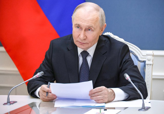 Ông Putin vừa họp và ra tuyên bố, lửa đã bao trùm Kiev: Hàng trăm tên lửa nhắm mục tiêu đặc biệt, truy lùng Magyar- Ảnh 3.