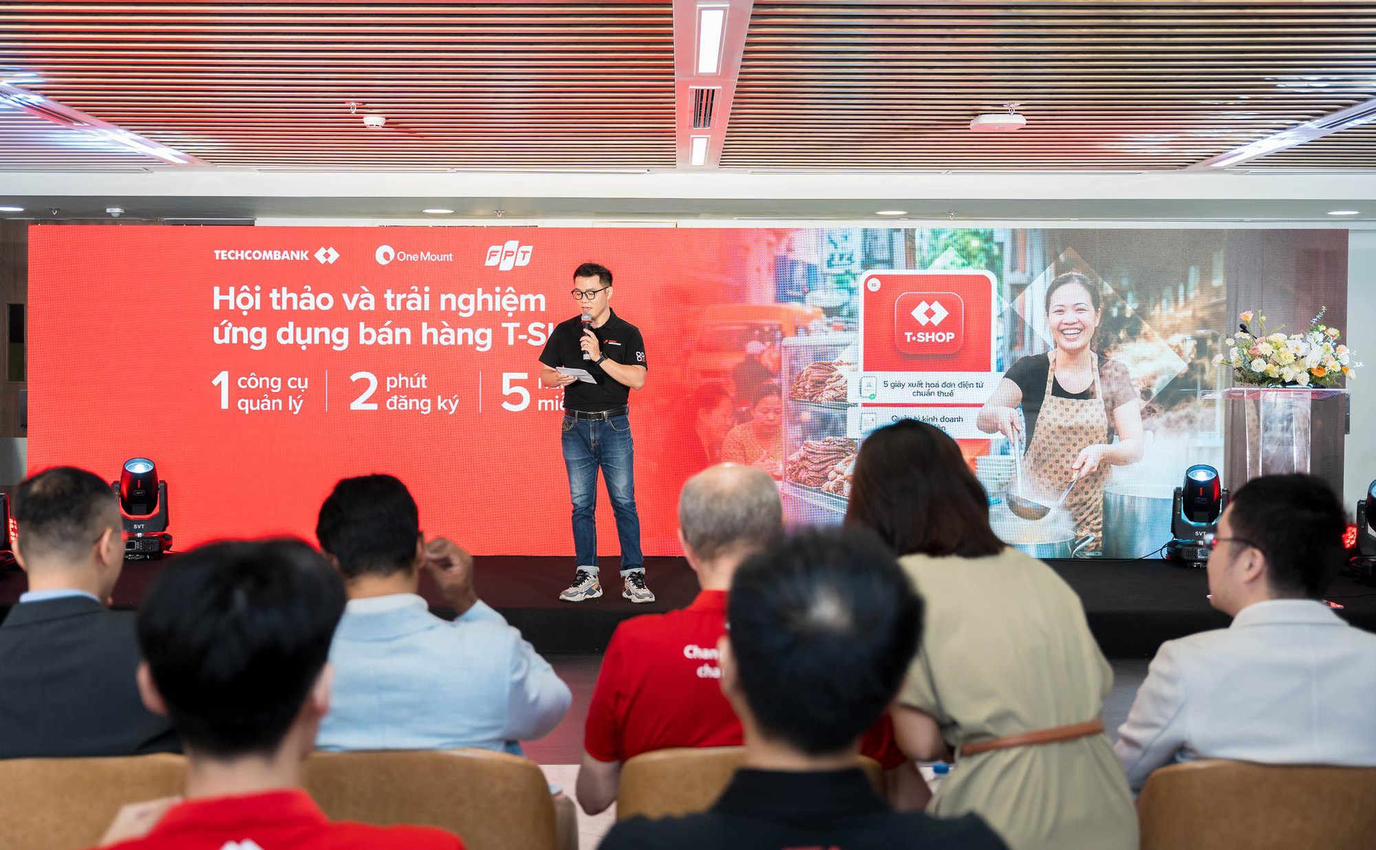 Hợp lực công nghệ - tài chính: One Mount cùng Techcombank phát triển T-Shop - Ảnh 1.