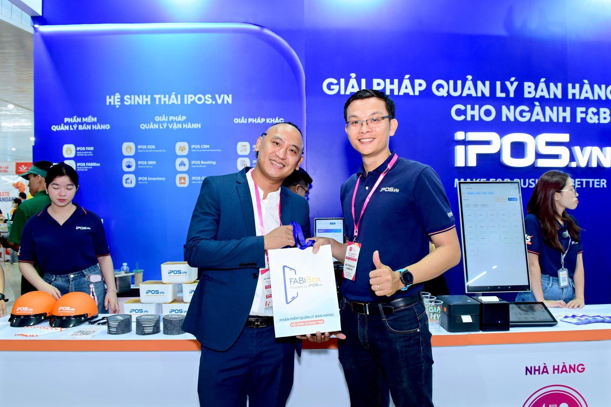 iPOS.vn và Gia Hỷ mang 1.000 ly trà sữa miễn phí đến Food & Drink Show 2026 - Ảnh 3.