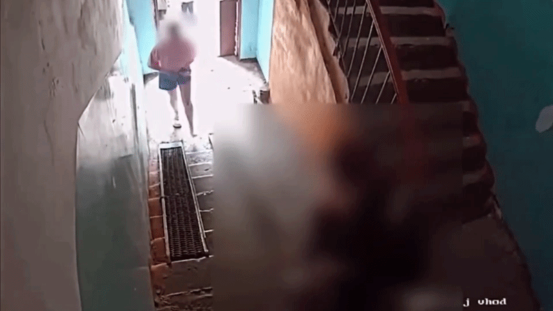 Gã đàn ông định bắt cóc bé gái 5 tuổi, camera ở hiện trường ghi lại cảnh tượng khó tin - Ảnh 3.