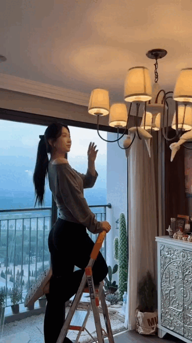 Lê Bống quyết không bỏ sót ngành nghề nào: Làm từ MC, diễn viên đến kiến trúc sư, tạc tượng - Ảnh 10.