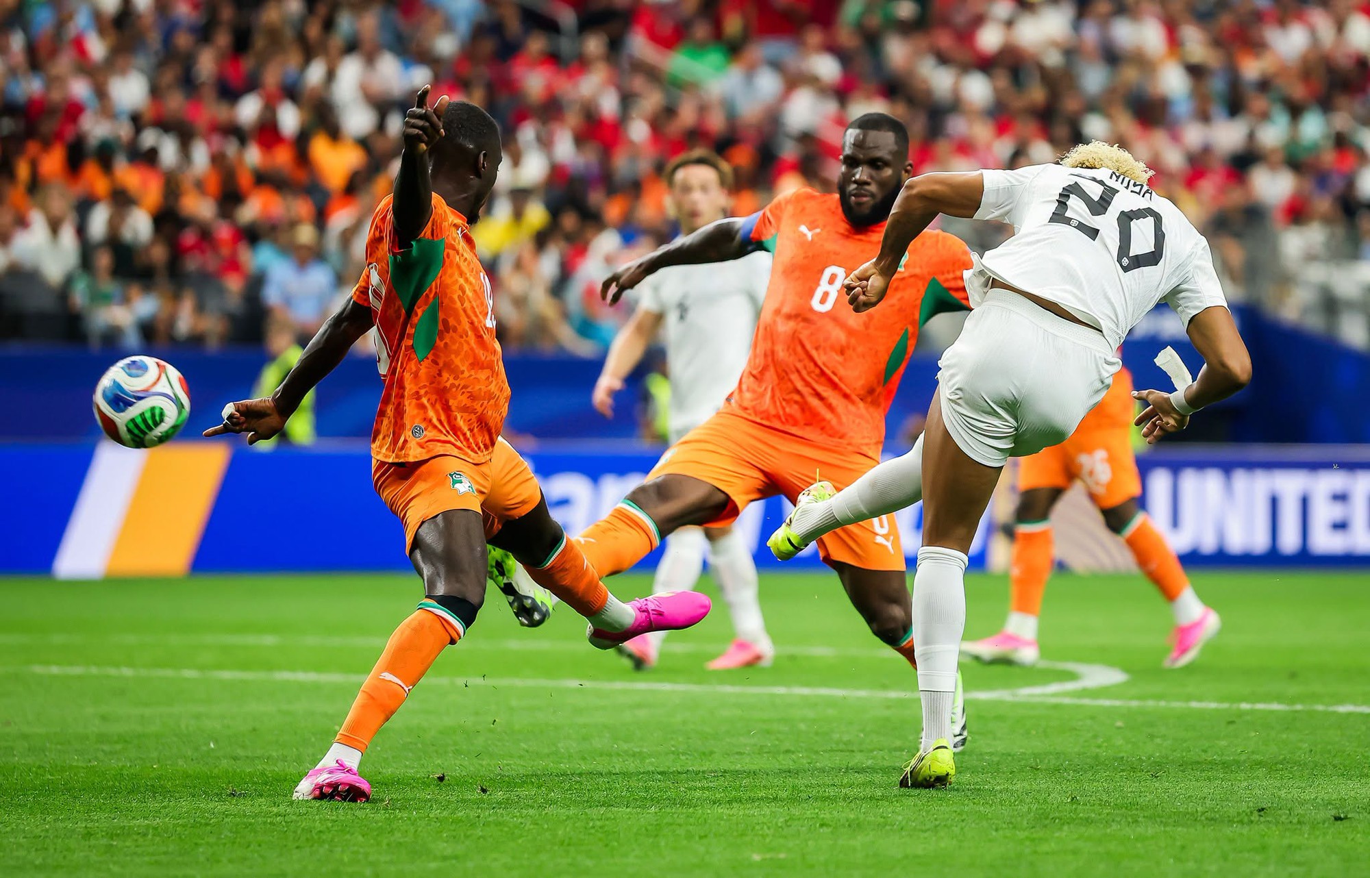 Na Uy 2-1 Bờ Biển Ngà: Haaland ghi bàn phút 86, hẹn Brazil ở vòng 16 đội- Ảnh 1.