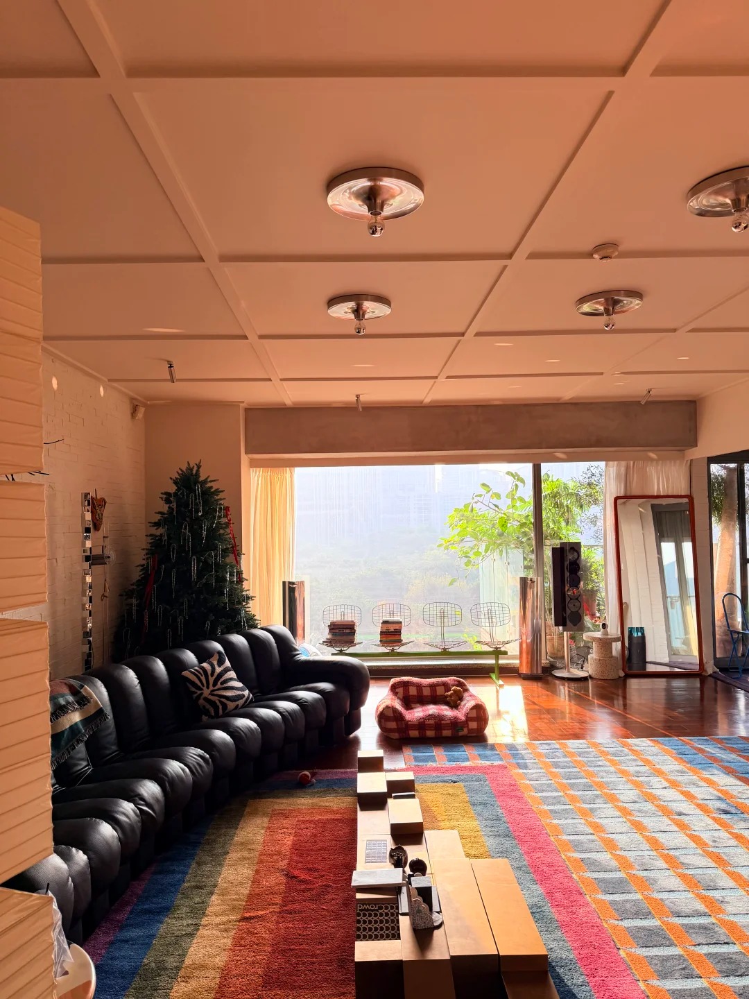 Chàng trai chi 2,2 tỷ decor căn hộ 250m2 để "ở nhà còn sướng hơn ra ngoài chơi"- Ảnh 4.