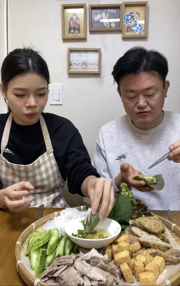 Cô gái Cần Thơ được gả cho chồng Hàn qua mai mối vừa sửa mặt hút 1,4 triệu lượt xem, “đổi đời” sau 8 năm kết hôn- Ảnh 5.