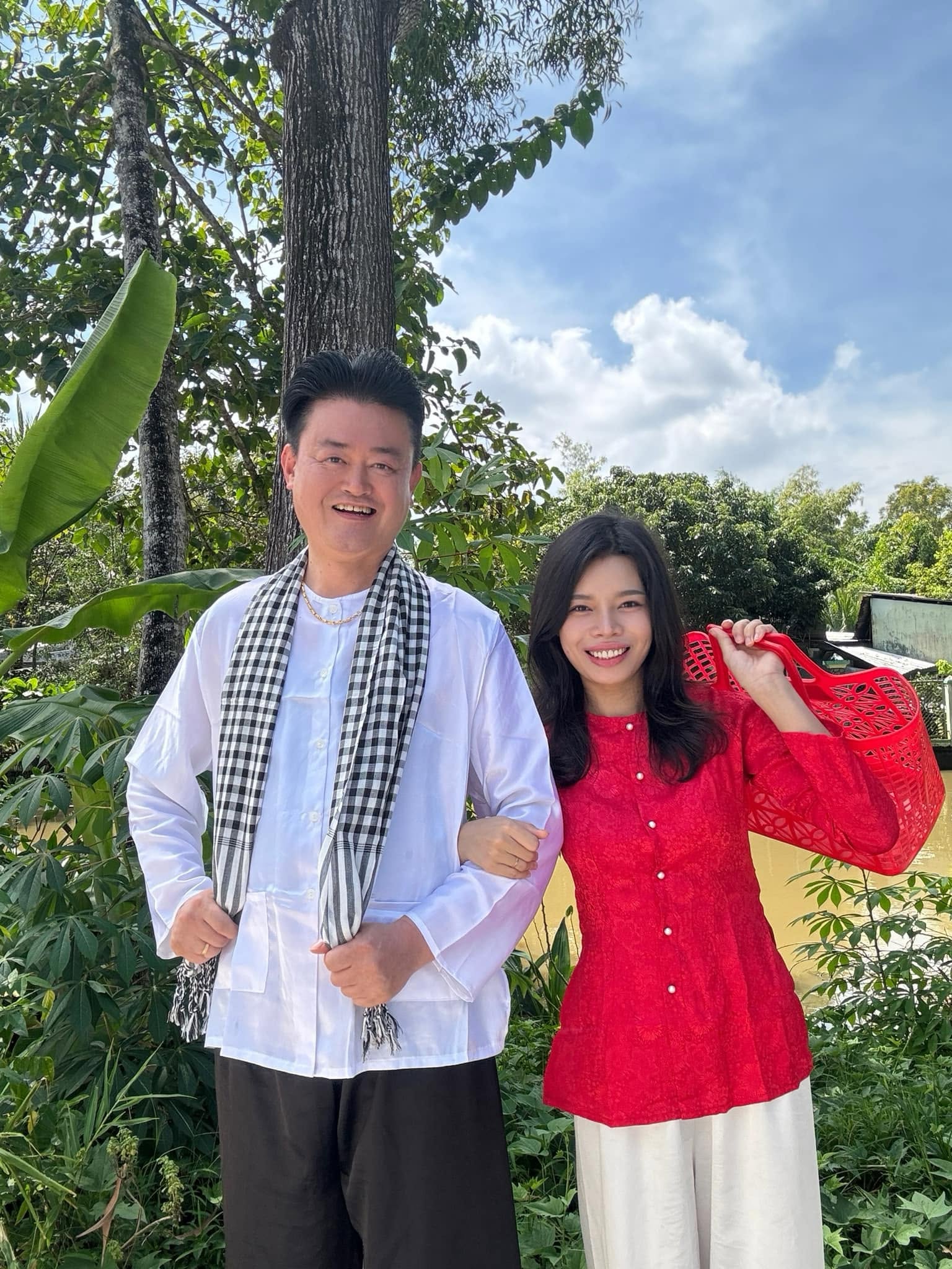 Cô gái Cần Thơ được gả cho chồng Hàn qua mai mối vừa sửa mặt hút 1,4 triệu lượt xem, “đổi đời” sau 8 năm kết hôn- Ảnh 4.