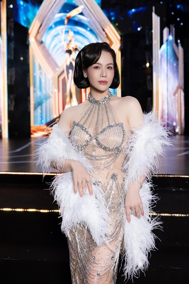 Nữ chủ tịch là mẹ đơn thân showbiz, ngày càng nóng bỏng sau ly hôn, nuôi con trong biệt thự 20 tỷ- Ảnh 12.