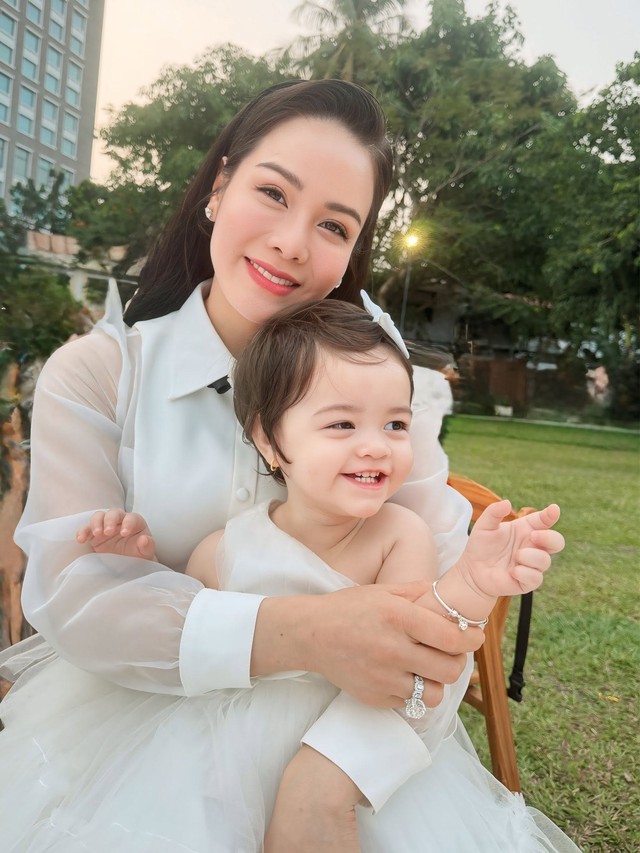 Nữ chủ tịch là mẹ đơn thân showbiz, ngày càng nóng bỏng sau ly hôn, nuôi con trong biệt thự 20 tỷ- Ảnh 5.
