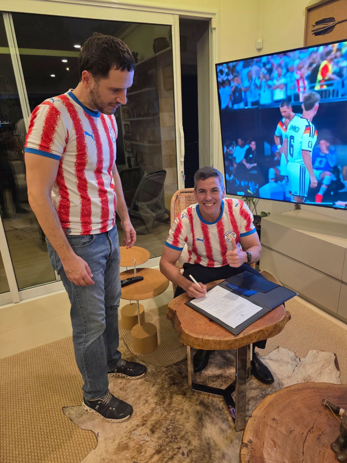 Sướng như người dân Paraguay: Sau chiến thắng địa chấn ở World Cup, cả nước được nghỉ lễ để ăn mừng- Ảnh 1.
