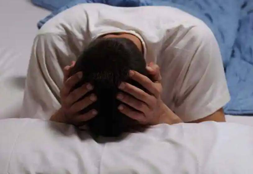 Số ca tử vong liên quan chứng mất ngủ tăng cao! Bác sĩ cảnh báo gay gắt: Bất kể tuổi tác, hãy nhớ tránh ngay 4 điều sau khi bị mất ngủ- Ảnh 1.