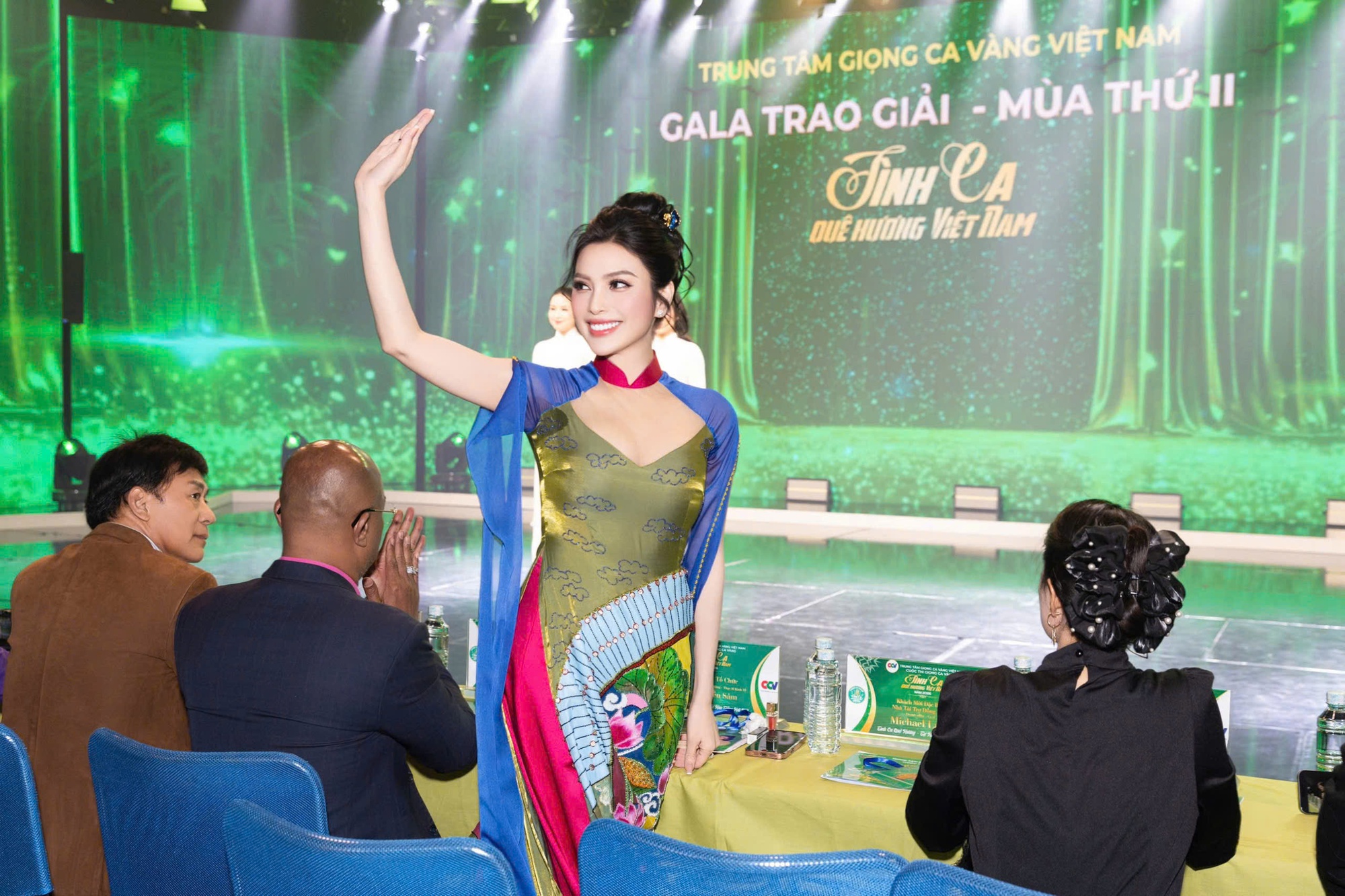 Kim Huyền Sâm tiết lộ mối duyên gần 20 năm với NTK Kenny Thái- Ảnh 3.