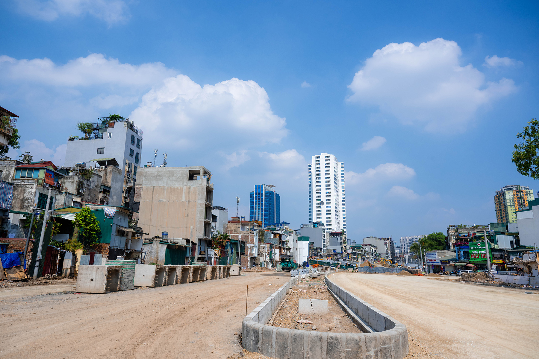 Hà Nội: Diện mạo bất ngờ trên tuyến vành đai 1 Hoàng Cầu - Voi Phục những ngày đầu tháng 6- Ảnh 1.