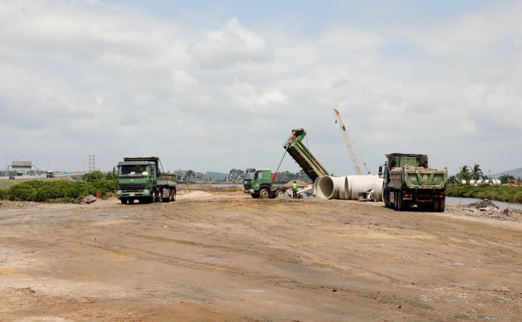 Doanh nghiệp của tỷ phú Phạm Nhật Vượng huy động máy móc thi công nhà ga tại siêu dự án 5,6 tỷ USD chưa từng có trong lịch sử- Ảnh 1.