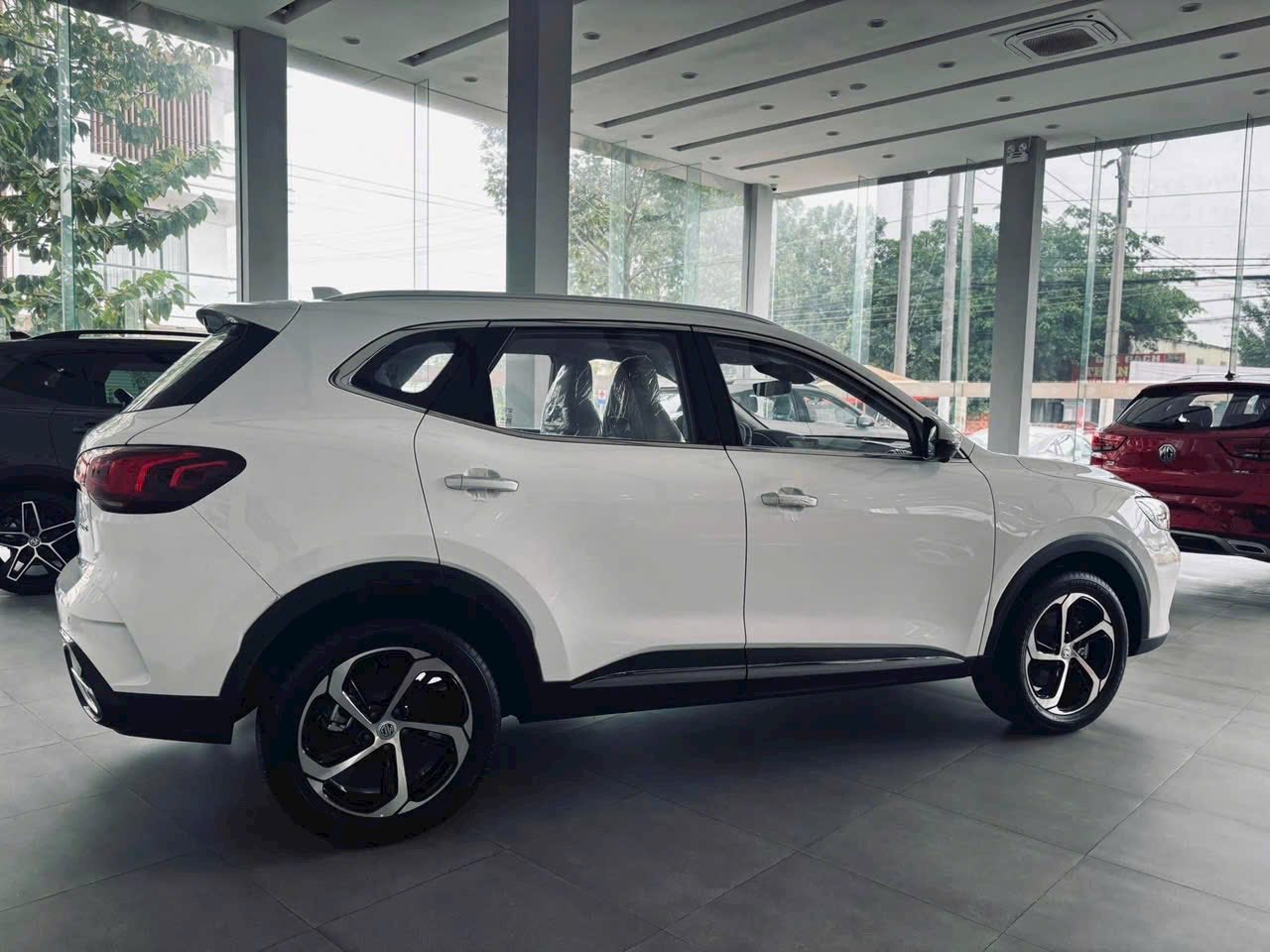 MG HS giảm kỷ lục tại đại lý: SUV cỡ C 'full' công nghệ, giá chỉ ngang ngửa Sonet, Venue - Ảnh 5.