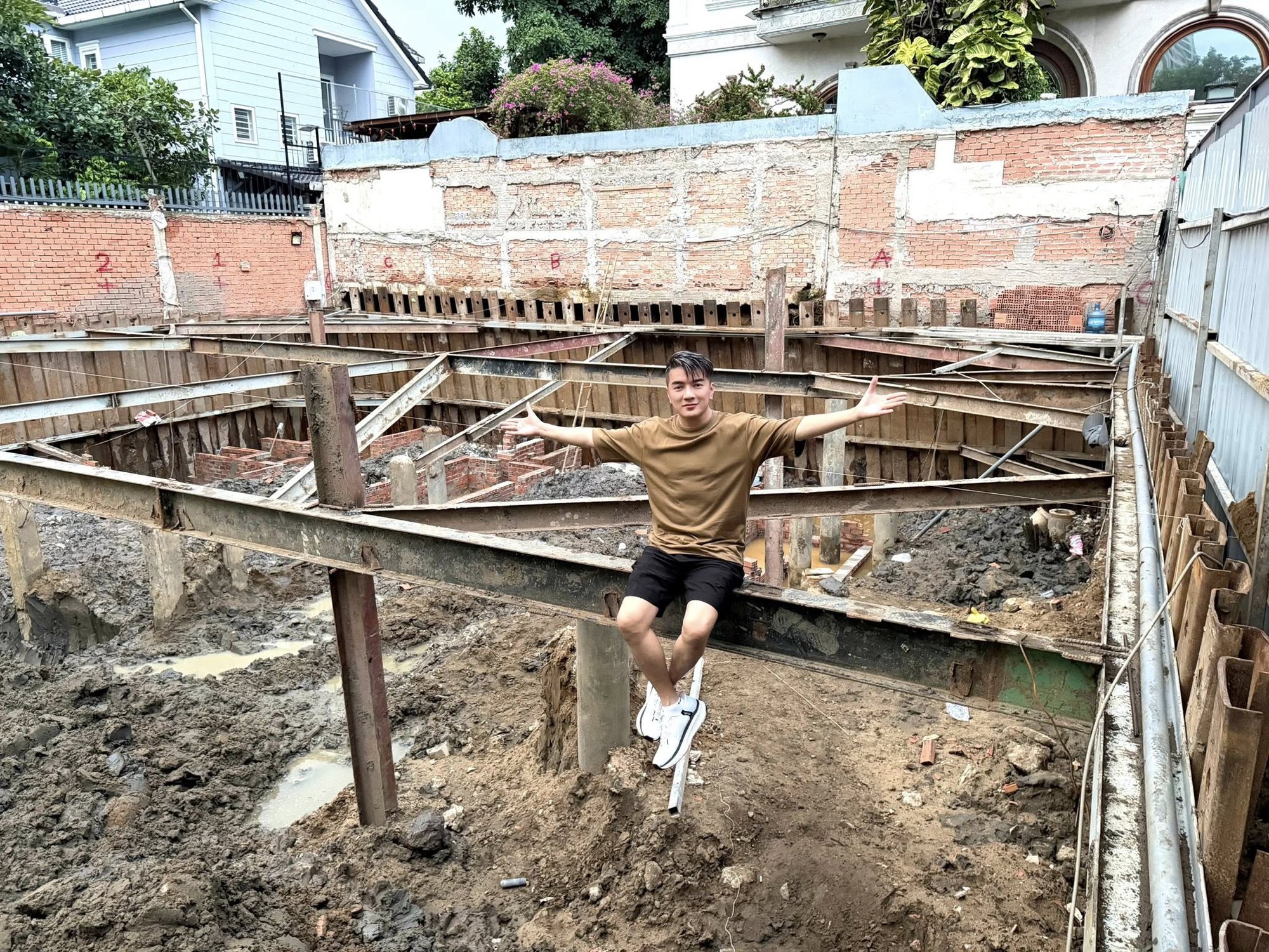 "Ông hoàng nhạc Việt" một thời cùng lúc khoe 2 cơ ngơi bề thế ở quận 2 và quận 3, TP.HCM. - Ảnh 2.
