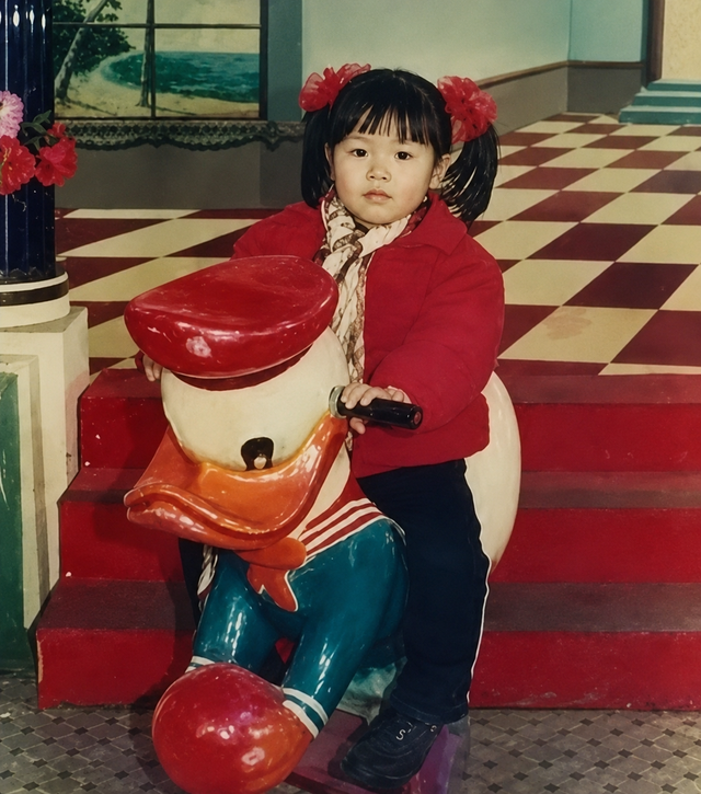 Người ta ghen tị nói Hề Mộng Dao "vịt trời hóa phượng hoàng", nhưng quên mất cô vốn được nuôi dạy như công chúa trước khi làm dâu hào môn- Ảnh 3.