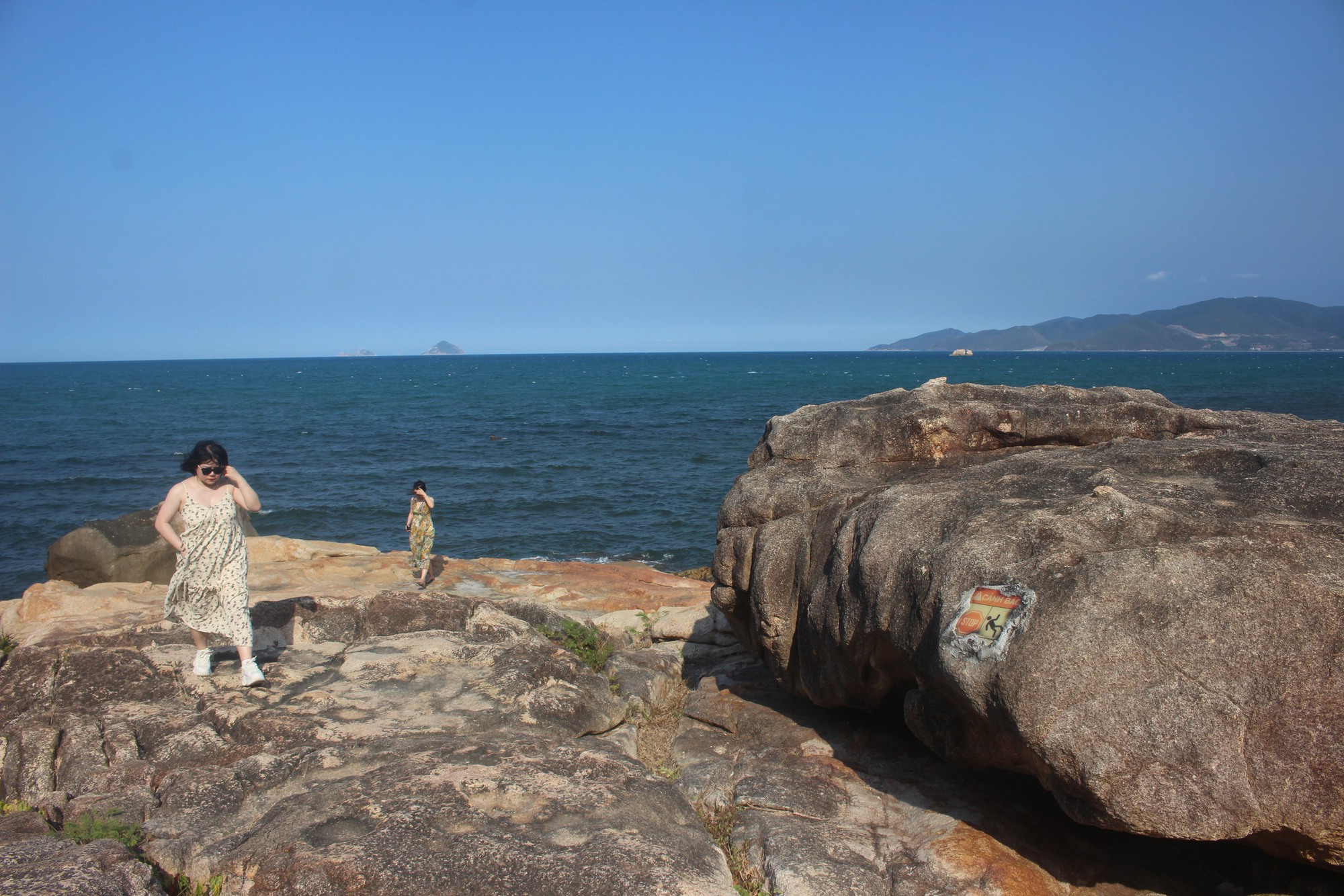 Cảnh tượng ở bãi biển Nha Trang khiến nhiều người bất ngờ, nhận xét: Không tin vào mắt mình - Ảnh 5.