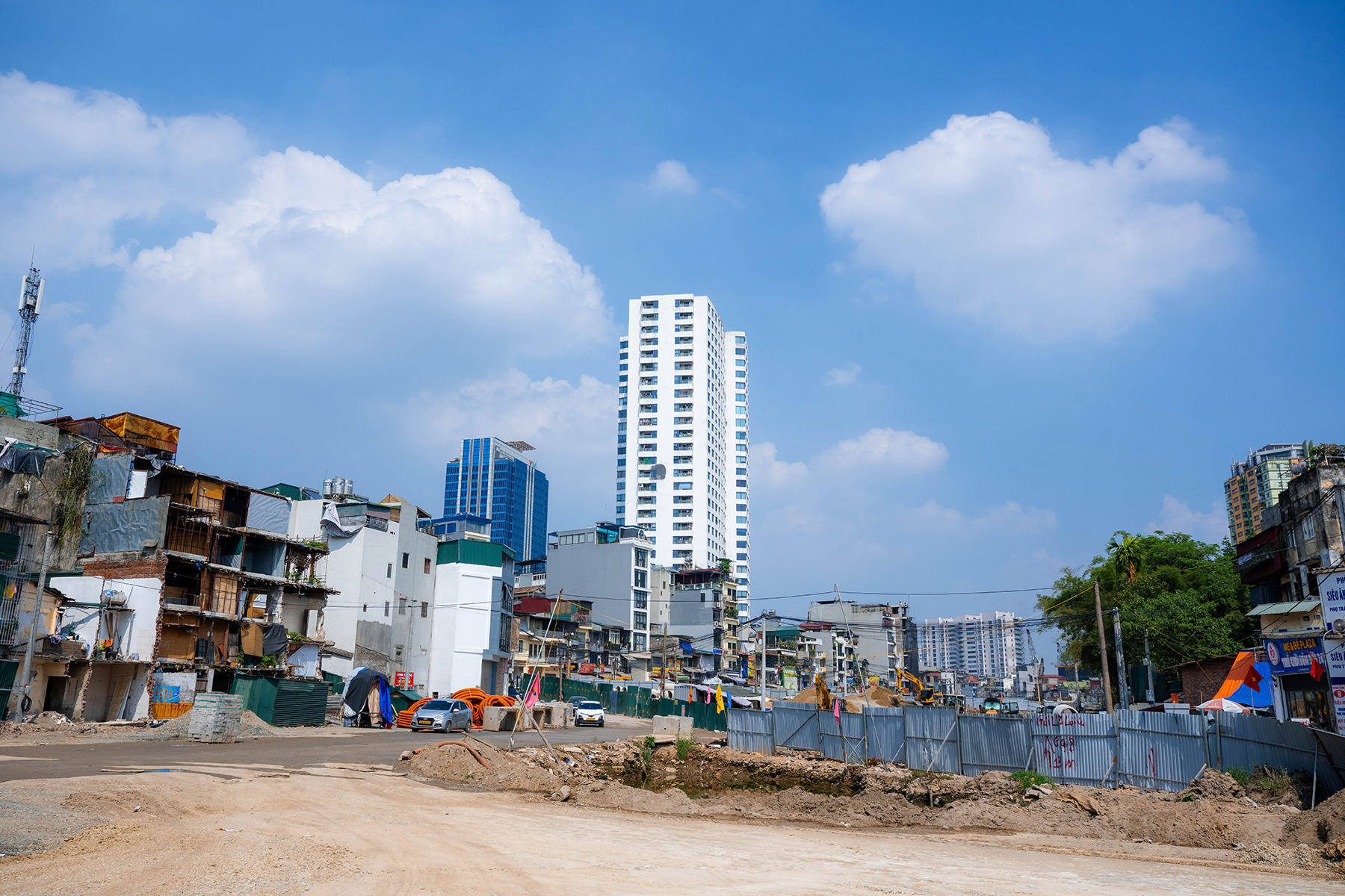 Hà Nội: Diện mạo bất ngờ trên tuyến vành đai 1 Hoàng Cầu - Voi Phục những ngày đầu tháng 6- Ảnh 2.