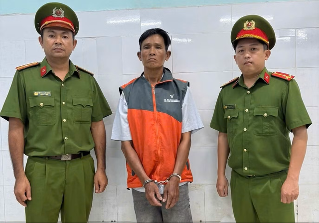 Bắt giữ tài xế xe ôm công nghệ Nguyễn Huỳnh Thanh Luân 47 tuổi- Ảnh 1.