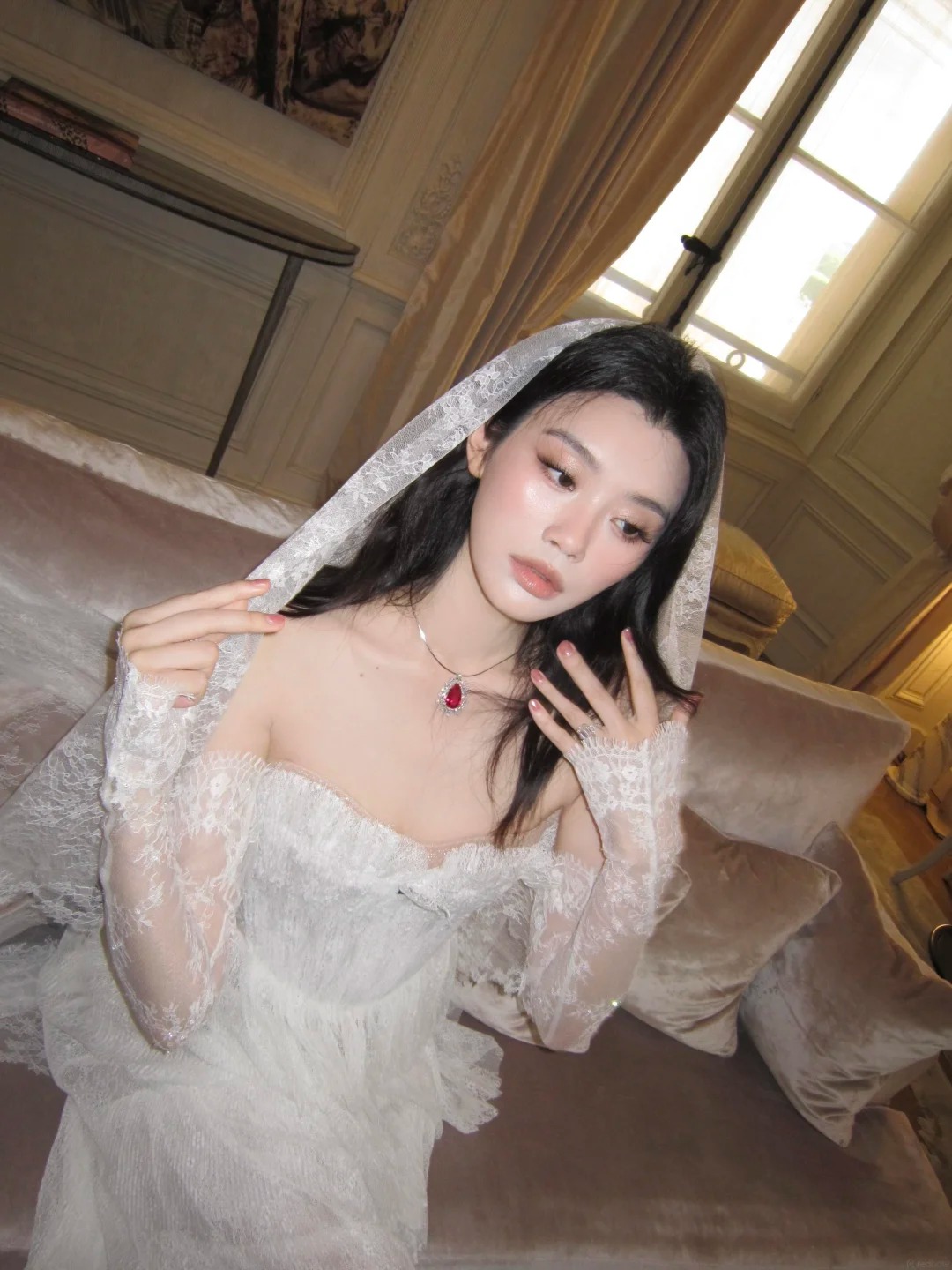 Sau đám cưới Hề Mộng Dao, dân tình truy tìm viên hồng ngọc "Vương giả chi sắc" - "Tứ thái truyền thừa" của gia tộc trùm sòng bạc Macau- Ảnh 2.
