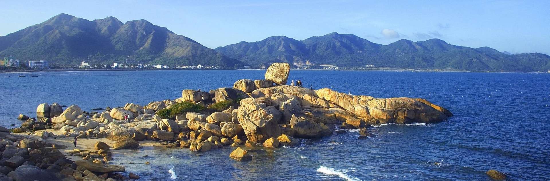 Cảnh tượng ở bãi biển Nha Trang khiến nhiều người bất ngờ, nhận xét: Không tin vào mắt mình - Ảnh 2.