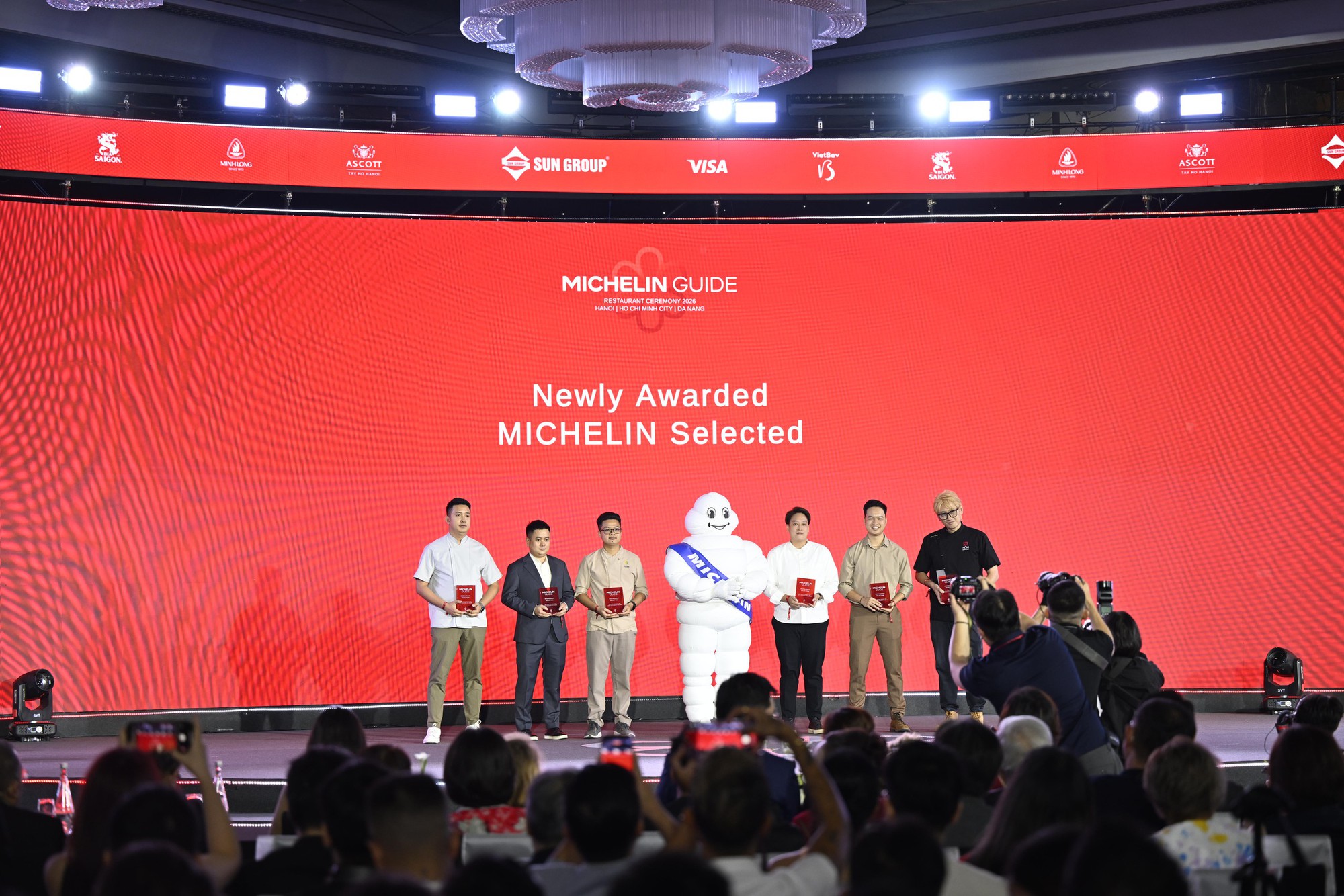 Michelin 2026 bùng nổ tranh cãi: Không hề có bánh mì trong danh sách Bib Gourmand, Bánh cuốn Bà Hoành lọt top gây khó hiểu - Ảnh 11.