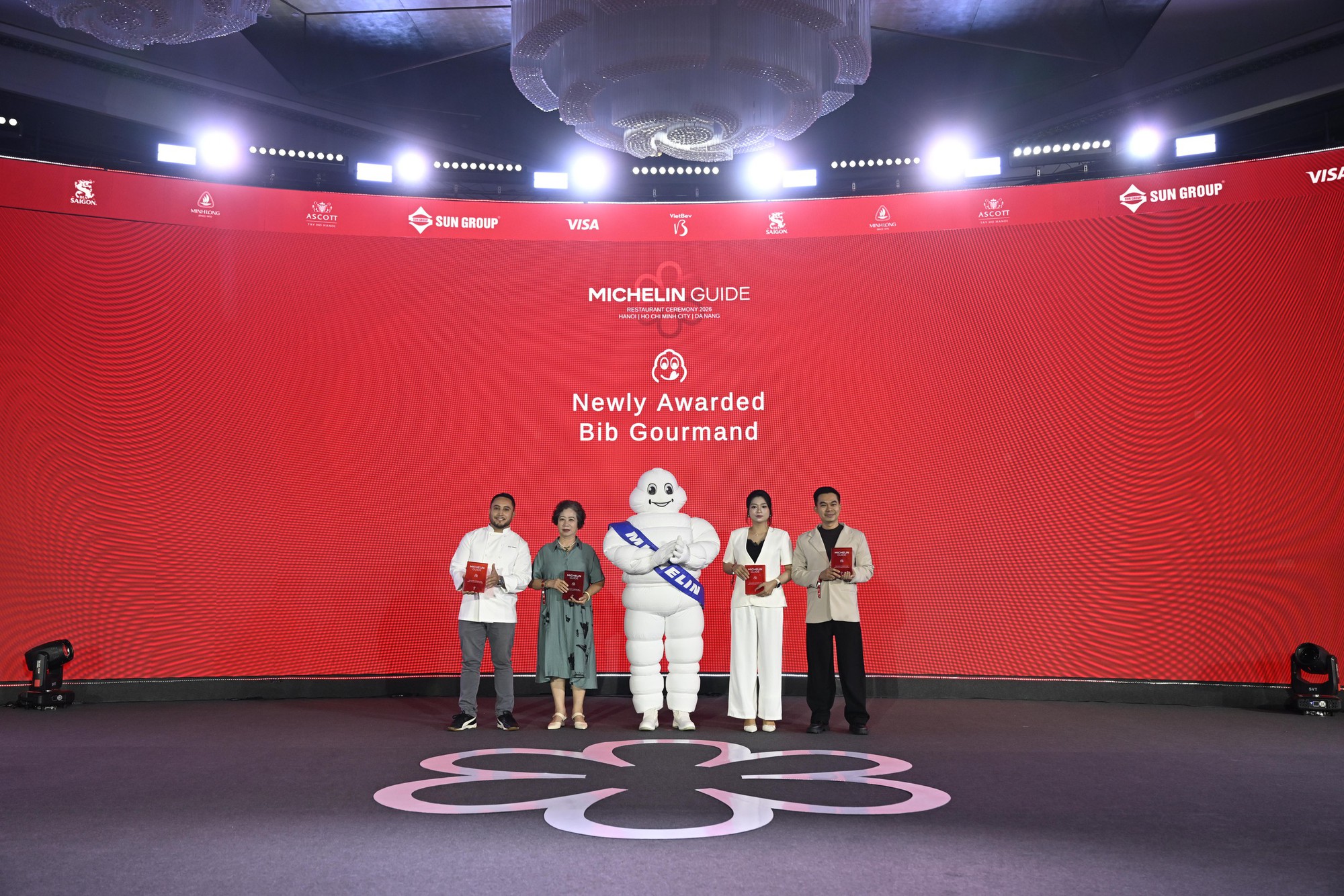 Michelin 2026 bùng nổ tranh cãi: Không hề có bánh mì trong danh sách Bib Gourmand, Bánh cuốn Bà Hoành lọt top gây khó hiểu - Ảnh 5.
