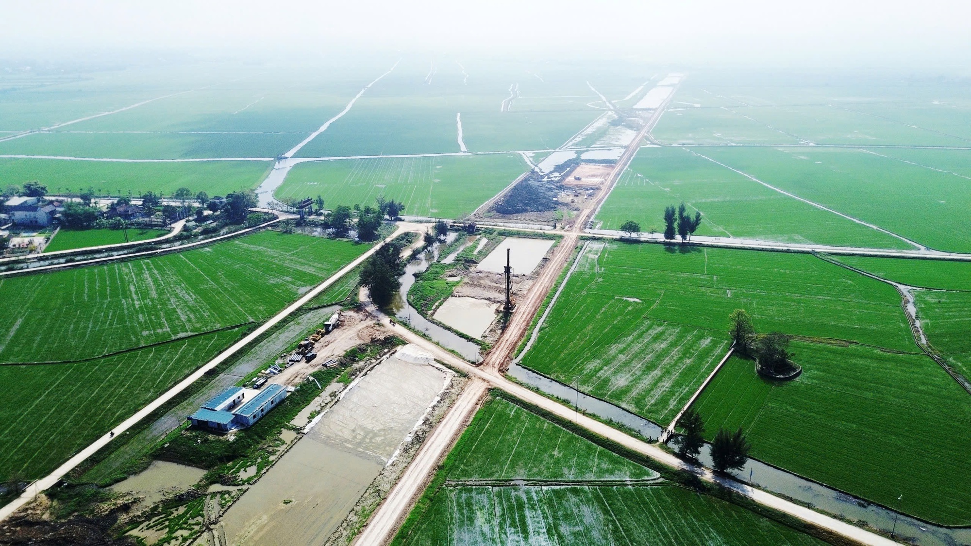Thêm một nhà thầu ở Huế bị "trảm" vì thi công "bầy hầy" - Ảnh 1.