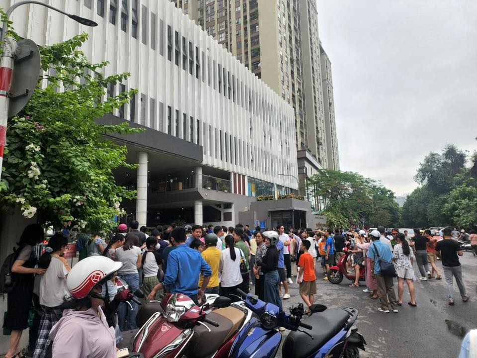 Ngôi trường "NÓNG" nhất ngày hôm nay: Phụ huynh đưa con đi thi đông nghịt, chất lượng giáo dục cỡ này, bảo sao ai cũng mơ ước! - Ảnh 2.