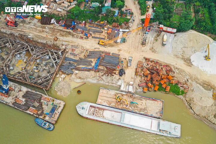 Hình hài đường dẫn cầu Tứ Liên dần hiện rõ bên bờ sông Hồng- Ảnh 18.