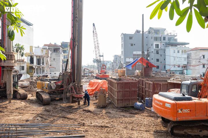 Hình hài đường dẫn cầu Tứ Liên dần hiện rõ bên bờ sông Hồng- Ảnh 15.