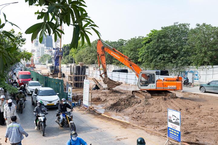 Hình hài đường dẫn cầu Tứ Liên dần hiện rõ bên bờ sông Hồng- Ảnh 12.