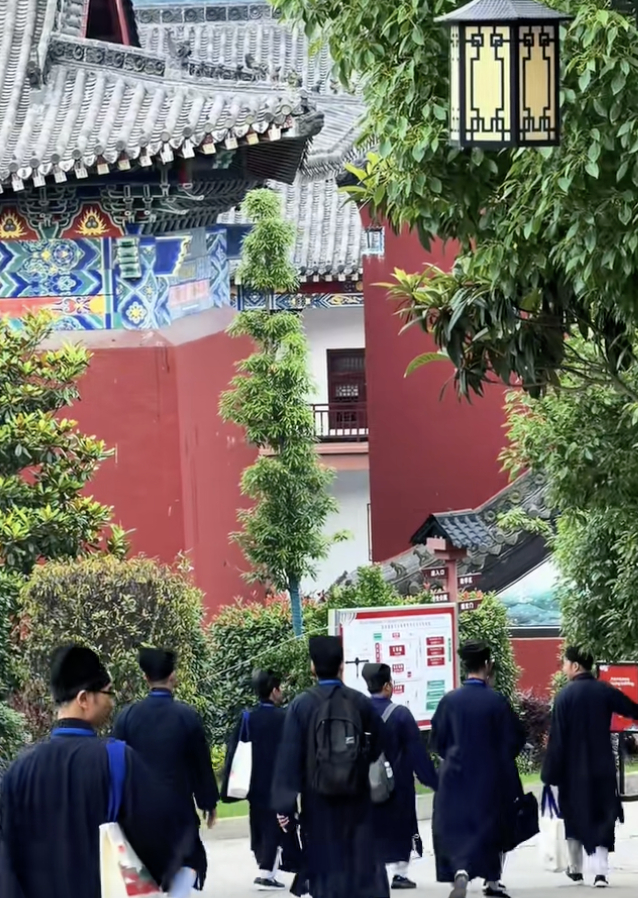 Du học sinh Việt gây sốt với vlog “lên núi Võ Đang bái sư học đạo”: Thời khoá biểu khiến nhiều người ngỡ ngàng- Ảnh 2.