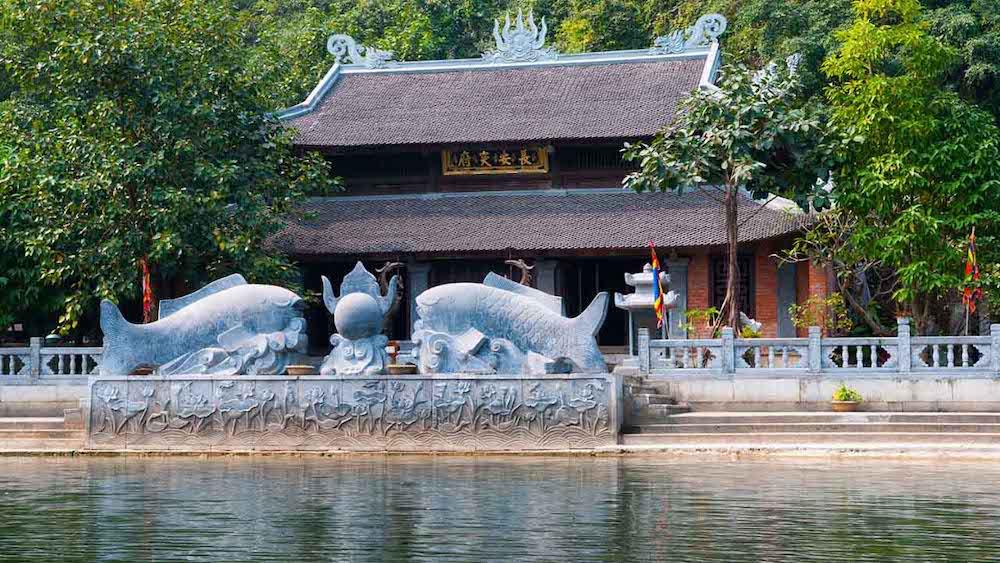 6 địa điểm tâm linh nổi tiếng bậc nhất Ninh Bình: Vượt 175 bậc đá, chạm tay vào di sản của 3 triều đại huy hoàng- Ảnh 2.