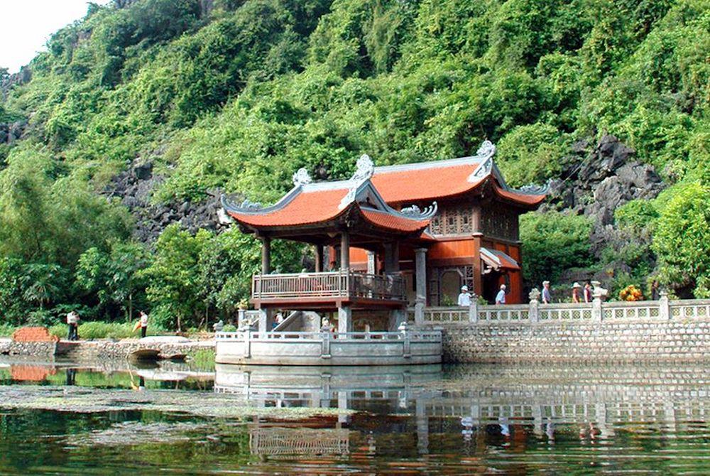 6 địa điểm tâm linh nổi tiếng bậc nhất Ninh Bình: Vượt 175 bậc đá, chạm tay vào di sản của 3 triều đại huy hoàng- Ảnh 3.