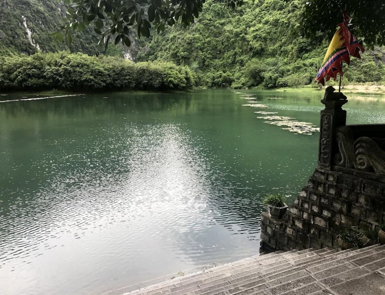 6 địa điểm tâm linh nổi tiếng bậc nhất Ninh Bình: Vượt 175 bậc đá, chạm tay vào di sản của 3 triều đại huy hoàng- Ảnh 4.