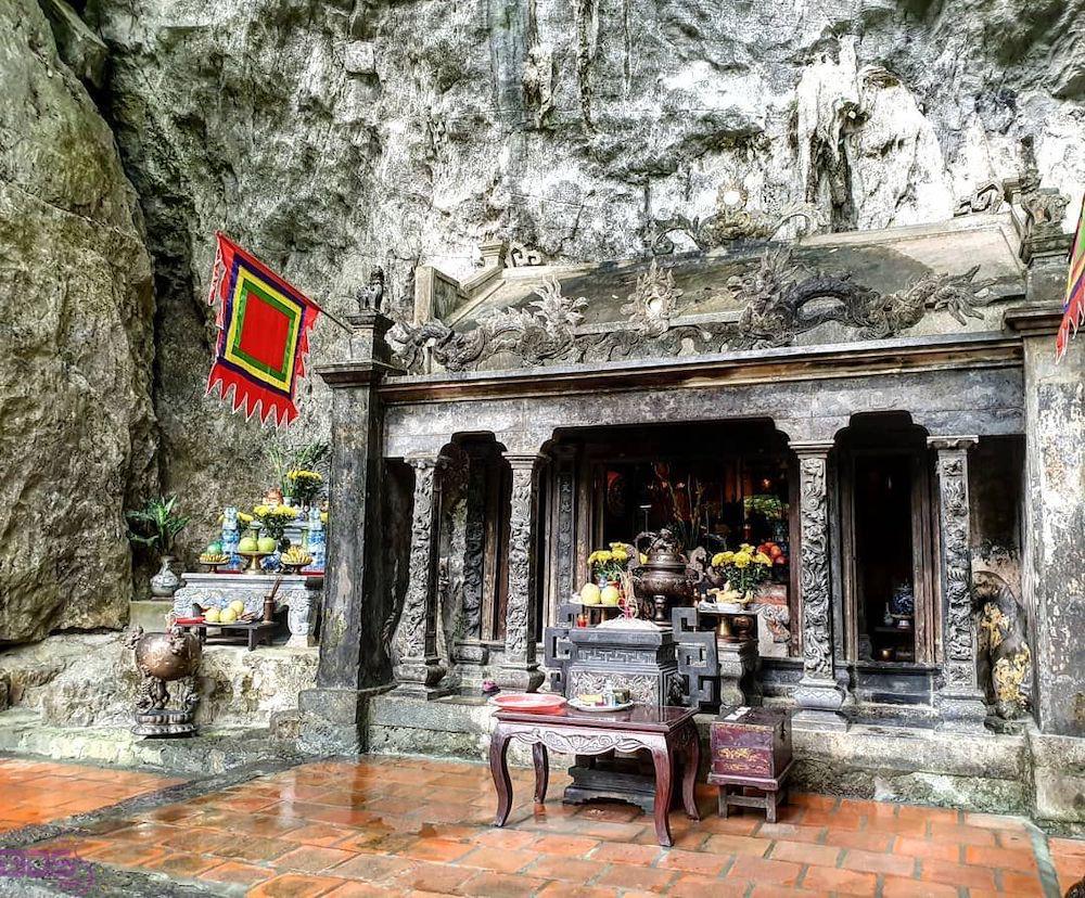 6 địa điểm tâm linh nổi tiếng bậc nhất Ninh Bình: Vượt 175 bậc đá, chạm tay vào di sản của 3 triều đại huy hoàng- Ảnh 10.