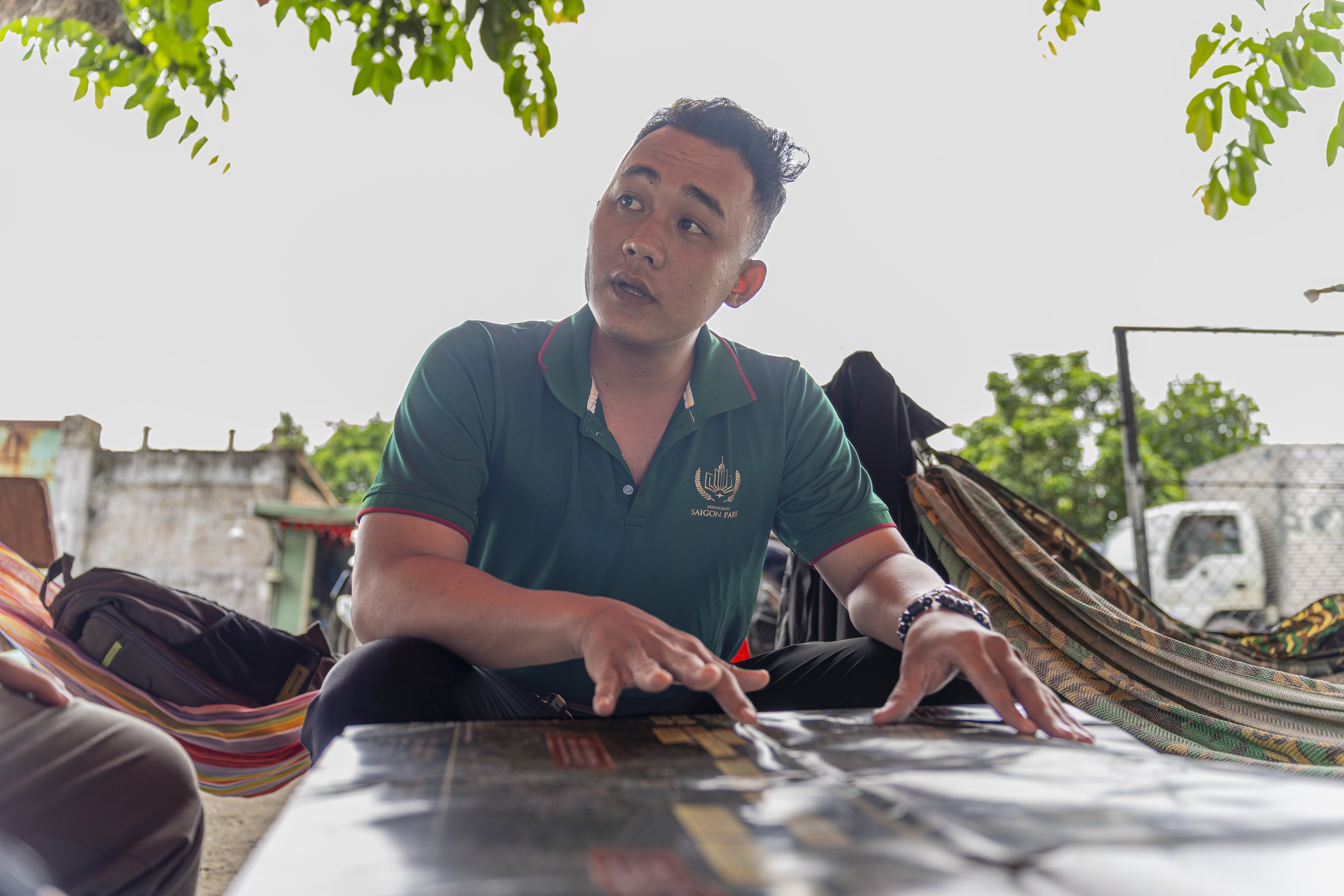 Môi giới đổ về phía Tây Bắc, dựng văn phòng, đặt bàn mong kiếm khách Vip từ dự án của Vinhomes - Ảnh 4.