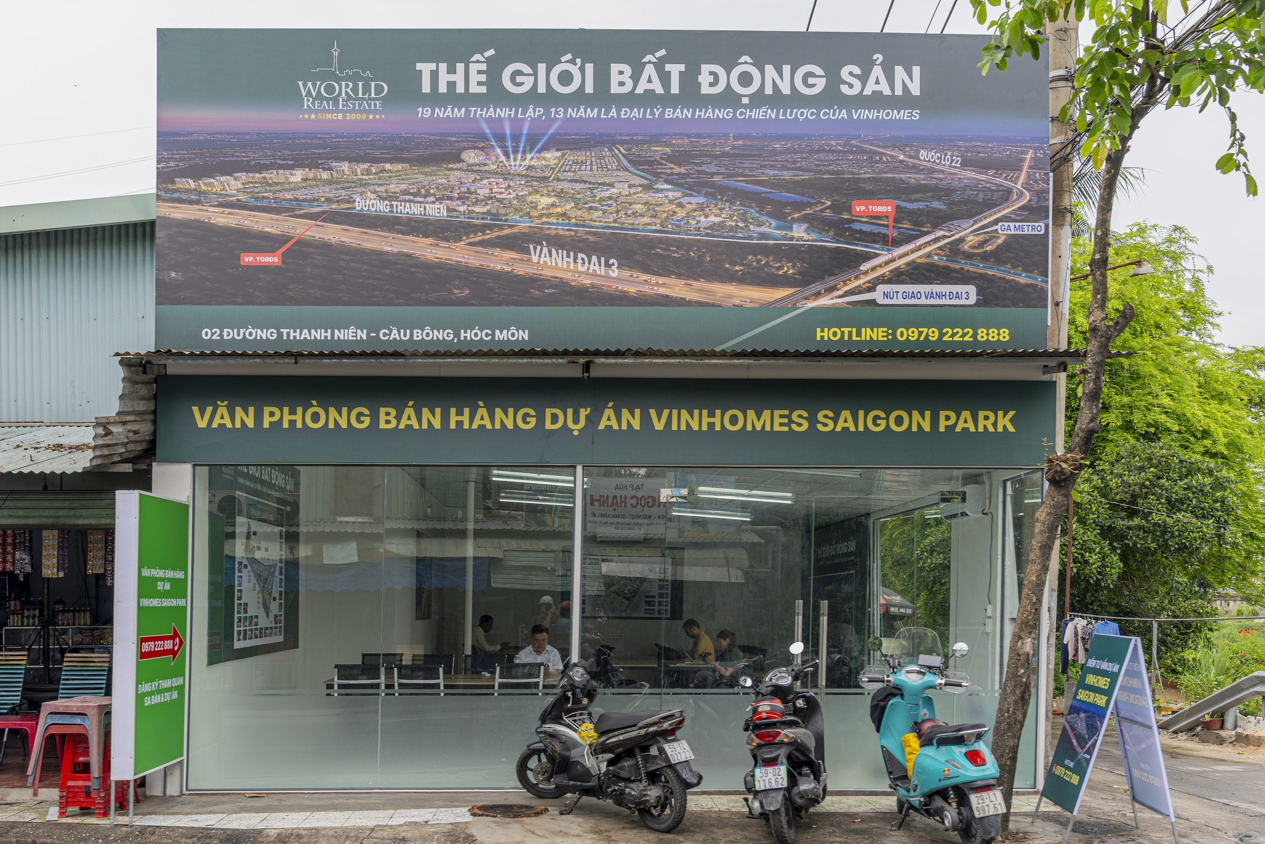 Môi giới đổ về phía Tây Bắc, dựng văn phòng, đặt bàn mong kiếm khách Vip từ dự án của Vinhomes - Ảnh 8.