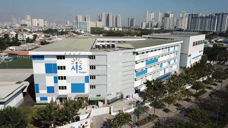 TP.HCM có 1 ngôi trường sở hữu 3 cơ sở hiện đại, sân bóng chuẩn FIFA và khu nội trú cao cấp, thu học phí gần 1 tỷ đồng/năm- Ảnh 2. TP.HCM có 1 ngôi trường sở hữu 3 cơ sở hiện đại, sân bóng chuẩn FIFA và khu nội trú cao cấp, thu học phí gần 1 tỷ đồng/năm- Ảnh 2.