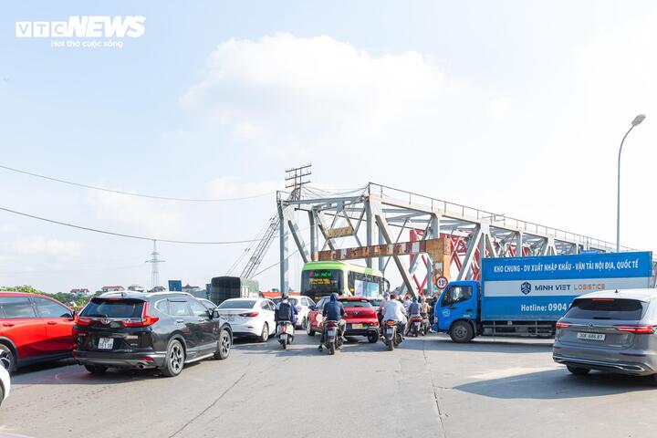 Cận cảnh cây cầu hơn 120 tuổi ở Hà Nội sẽ bị phá dỡ vào tháng 9- Ảnh 4.