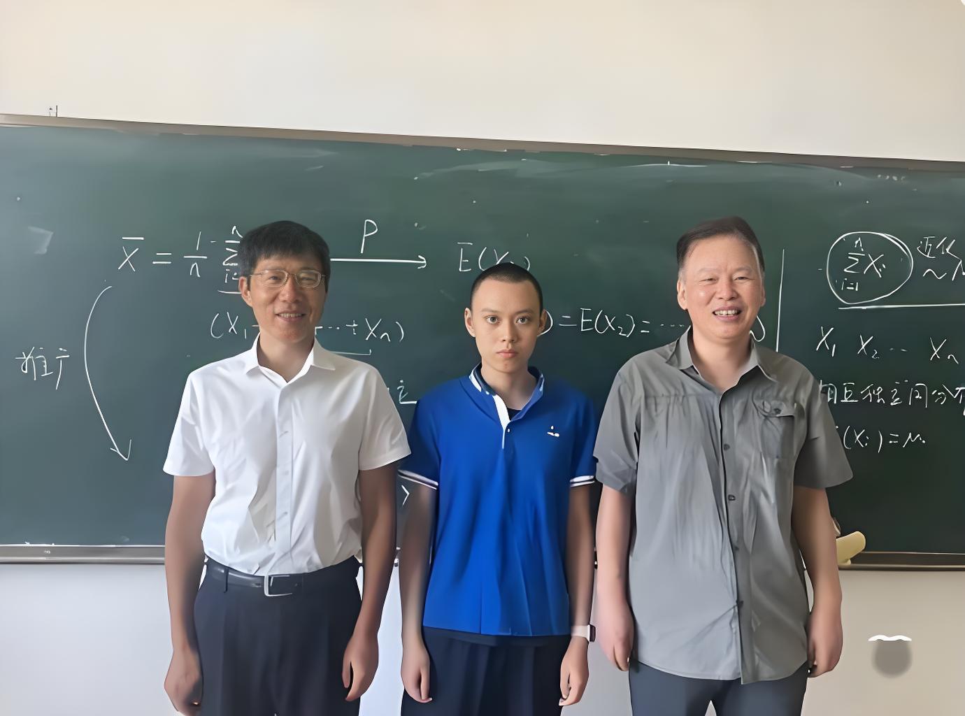 Phát hiện phó giáo sư 23 tuổi có bằng cấp cao nhất là trung học cơ sở vẫn đứng giảng tại Đại học Bắc Kinh- Ảnh 2.