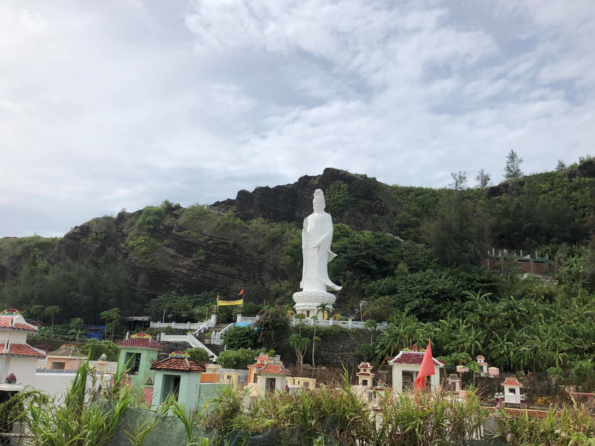 Việt Nam có một nơi sở hữu 10 ngọn núi lửa 30 triệu năm tuổi, nổi tiếng với đặc sản "quốc dân" đang gây sốt- Ảnh 8.