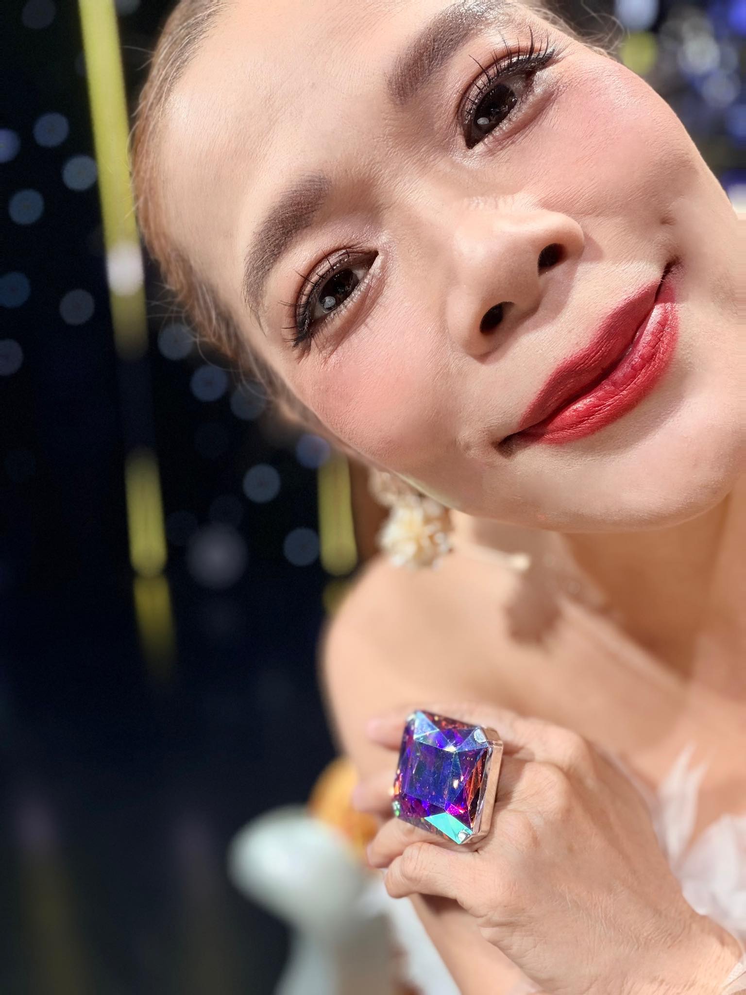 Nữ ca sĩ là Phó Chủ tịch tập đoàn làm mất viên kim cương 7,2 carat- Ảnh 1.