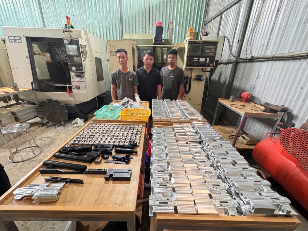 60 CBCS đồng loạt khám xét khẩn cấp 2 địa điểm, triệu tập Nguyễn Thị Quỳnh Như và nhiều người- Ảnh 2.