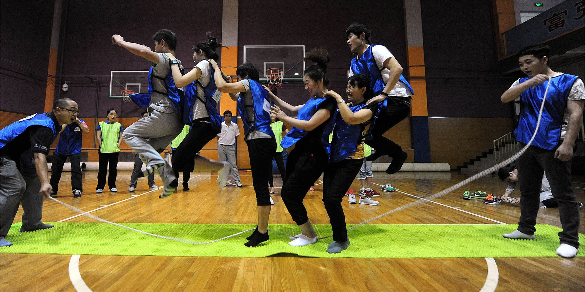 Bị sa thải vì không tham gia “team building” - Ảnh 1.