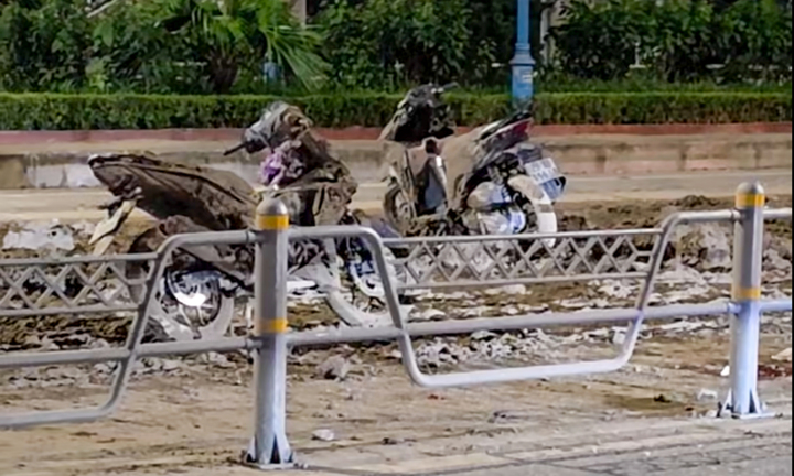 Truy tìm xe làm rơi bùn đất khiến loạt xe máy trượt ngã gần cầu Nhật Tân- Ảnh 3.
