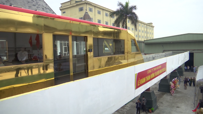 Việt Nam vừa có đoàn tàu dát vàng được chạy thử dưới lòng đất, thiết kế chở được 80 khách- Ảnh 2.